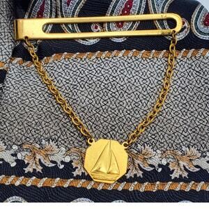 Tie Clip Sailboat Gold Tone Signed Chain Vintage Nautical Boat Tie Bar Uneek
